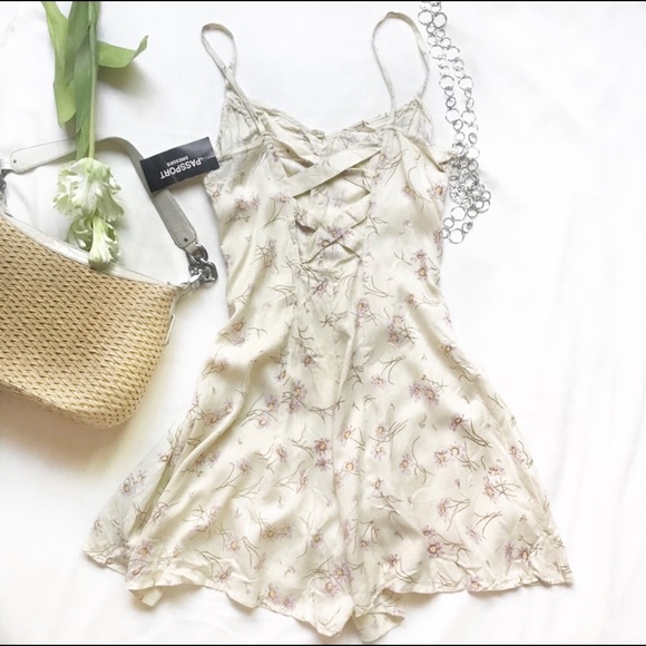 🌸CUTE! Floral crisscross back romper 90s core - Picture 3 of 5